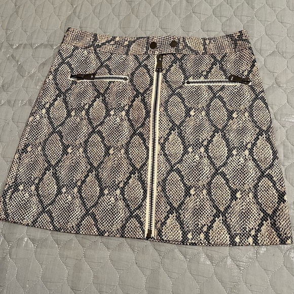 SHE & SKY~PYTHON~PRINT SKIRT~NWT~M - Picture 1 of 7